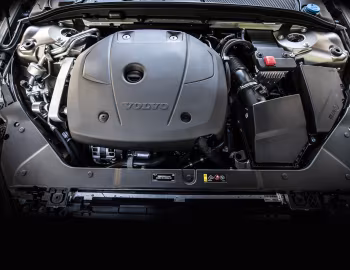 Sous la capuche Volvo S60 T5 R-Design [Japan] '2019–pr.