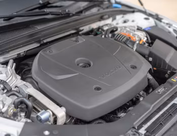 Sous la capuche 2019–22 Volvo S60 T8 Inscription [North America] '2018–22