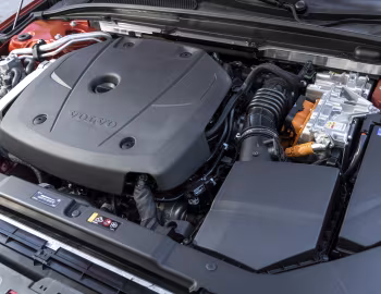 Sous la capuche Volvo S60 T8 R-Design [Worldwide] '2018–pr.
