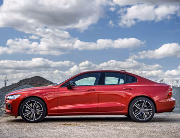 Volvo S60 T8 R-Design [UK-spec] '2019–pr.