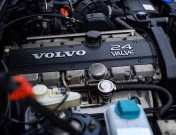 Sob o capô Volvo S90 [Japan] '1996–98
