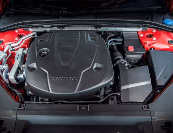 Sous la capuche Volvo S90 D5 R-Design [UK-spec] '2017–20