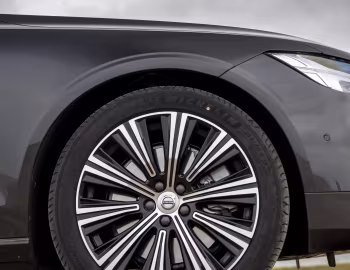 Volvo S90 T8 AWD Recharge Inscription [UK-spec] '2020–pr.