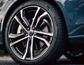 Volvo S90 T8 AWD Recharge R-Design [Japan] '2021–pr.