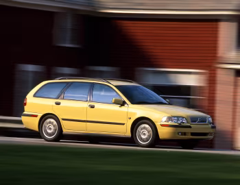 2000–02 Volvo V40 [North America] '1999–2002