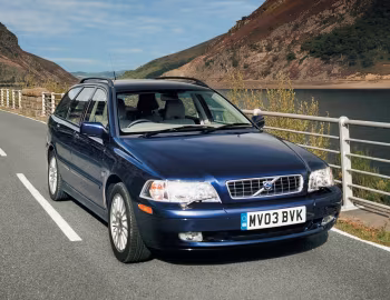 Volvo V40 [UK-spec] '2002–04