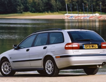 Volvo V40 [UK-spec] '1999–2002
