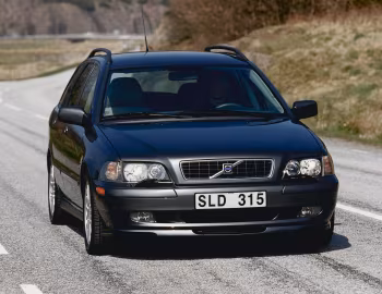 Volvo V40 [Worldwide] '2002–04