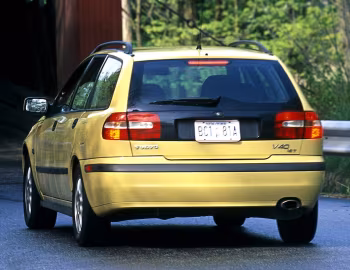 2000–02 Volvo V40 [North America] '1999–2002