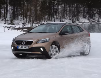 Volvo V40 Cross Country T5 [Worldwide] '2012–16