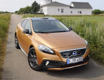 Volvo V40 Cross Country D3 [Worldwide] '2012–16