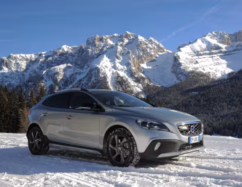 Volvo V40 Cross Country D4 [Worldwide] '2012–16