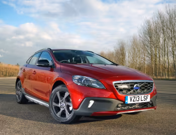 Volvo V40 Cross Country D4 [UK-spec] '2013–16
