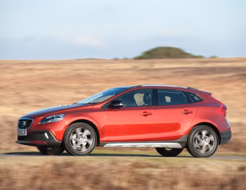 Volvo V40 Cross Country D4 [UK-spec] '2013–16