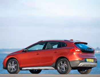 Volvo V40 Cross Country D4 [UK-spec] '2013–16
