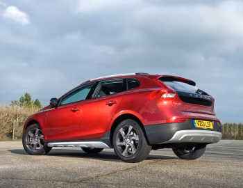 Volvo V40 Cross Country D4 [UK-spec] '2013–16