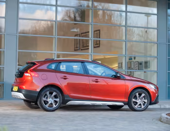 Volvo V40 Cross Country D4 [UK-spec] '2013–16