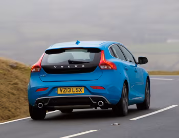 Volvo V40 D2 R-Design [UK-spec] '2013–16