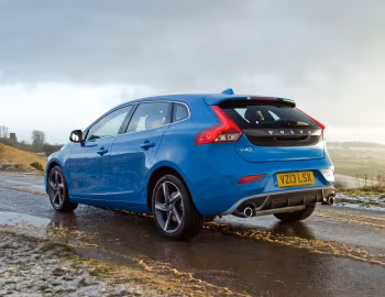 Volvo V40 D2 R-Design [UK-spec] '2013–16