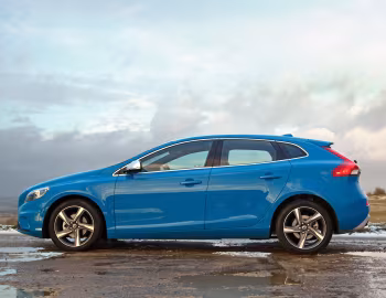 Volvo V40 D2 R-Design [UK-spec] '2013–16