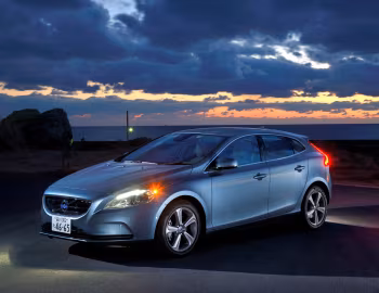 Volvo V40 T4 [Japan] '02.2013–07.2016