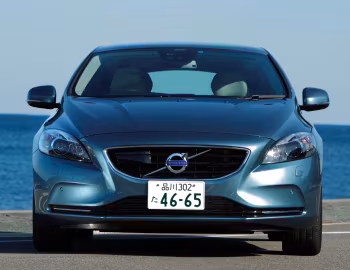 Volvo V40 T4 [Japan] '02.2013–07.2016