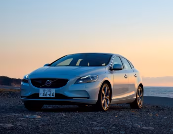 Volvo V40 T4 [Japan] '02.2013–07.2016