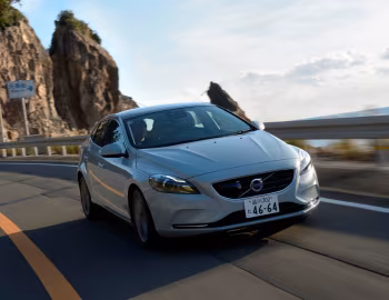Volvo V40 T4 [Japan] '02.2013–07.2016