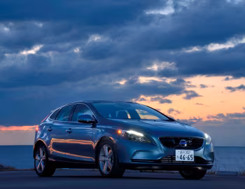 Volvo V40 T4 [Japan] '02.2013–07.2016