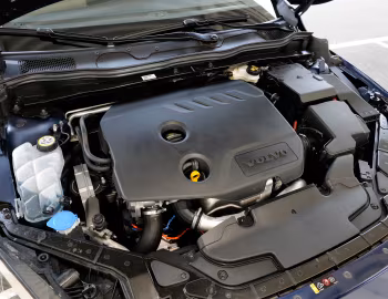 Sob o capô Volvo V40 Cross Country D2 "Ocean Race" [Worldwide] '2014–15