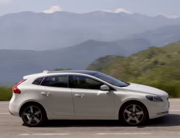 Volvo V40 D2 [Worldwide] '2012–16