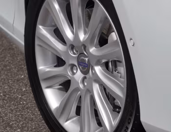 Volvo V40 D2 [UK-spec] '2012–16