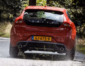 Volvo V40 D2 R-Design [Worldwide] '2012–16