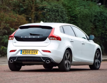 Volvo V40 D2 R-Design [UK-spec] '2016–19