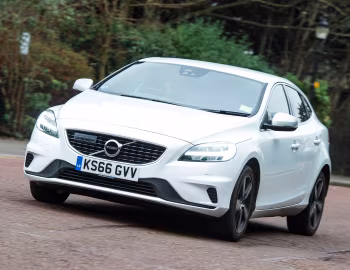 Volvo V40 D2 R-Design [UK-spec] '2016–19