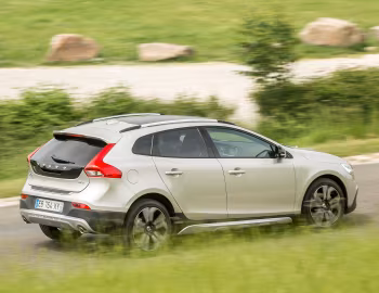 Volvo V40 D3 Cross Country [Worldwide] '2016–19