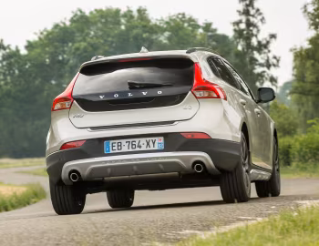 Volvo V40 D3 Cross Country [Worldwide] '2016–19