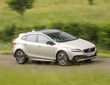 Volvo V40 D3 Cross Country [Worldwide] '2016–19