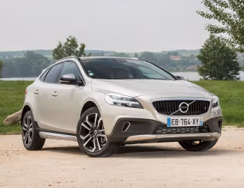 Volvo V40 D3 Cross Country [Worldwide] '2016–19