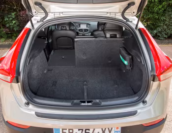 Porta-malas Volvo V40 D3 Cross Country [Worldwide] '2016–19
