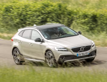Volvo V40 D3 Cross Country [Worldwide] '2016–19