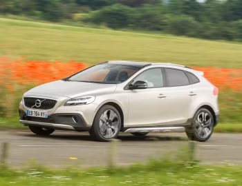 Volvo V40 D3 Cross Country [Worldwide] '2016–19