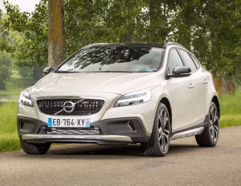 Volvo V40 D3 Cross Country [Worldwide] '2016–19