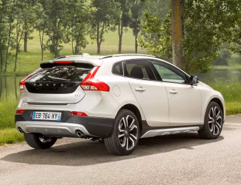 Volvo V40 D3 Cross Country [Worldwide] '2016–19