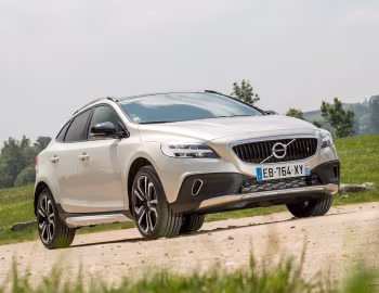 Volvo V40 D3 Cross Country [Worldwide] '2016–19