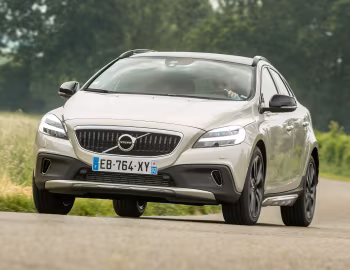 Volvo V40 D3 Cross Country [Worldwide] '2016–19