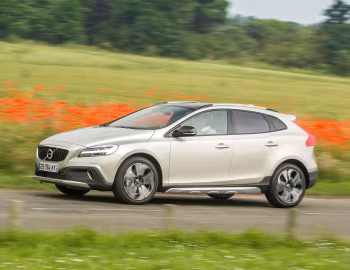 Volvo V40 D3 Cross Country [Worldwide] '2016–19