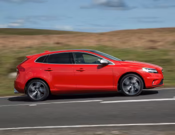 Volvo V40 D3 R-Design [UK-spec] '2016–19