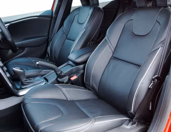 Interior Volvo V40 D3 R-Design [UK-spec] '2016–19