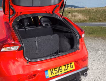 Porta-malas Volvo V40 D3 R-Design [UK-spec] '2016–19